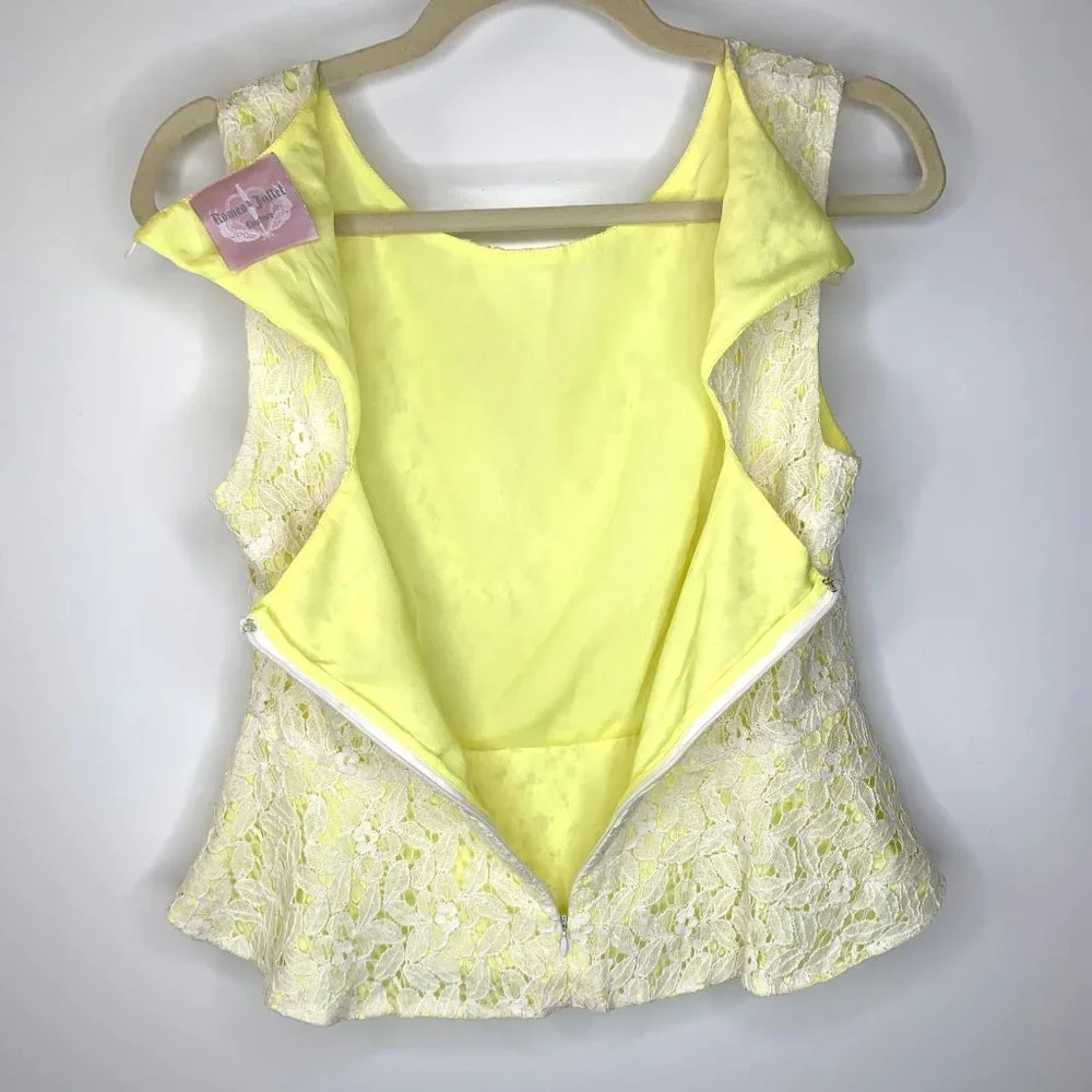 ROMEO & JULIET COUTURE Yellow Peplum Top White Floral Lace Overlay Sz S/M‎ - Picture 6 of 7